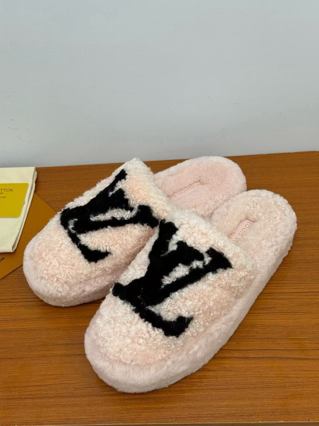 LVの高品質ラムウールスリッパ【50％割引+送料無料】