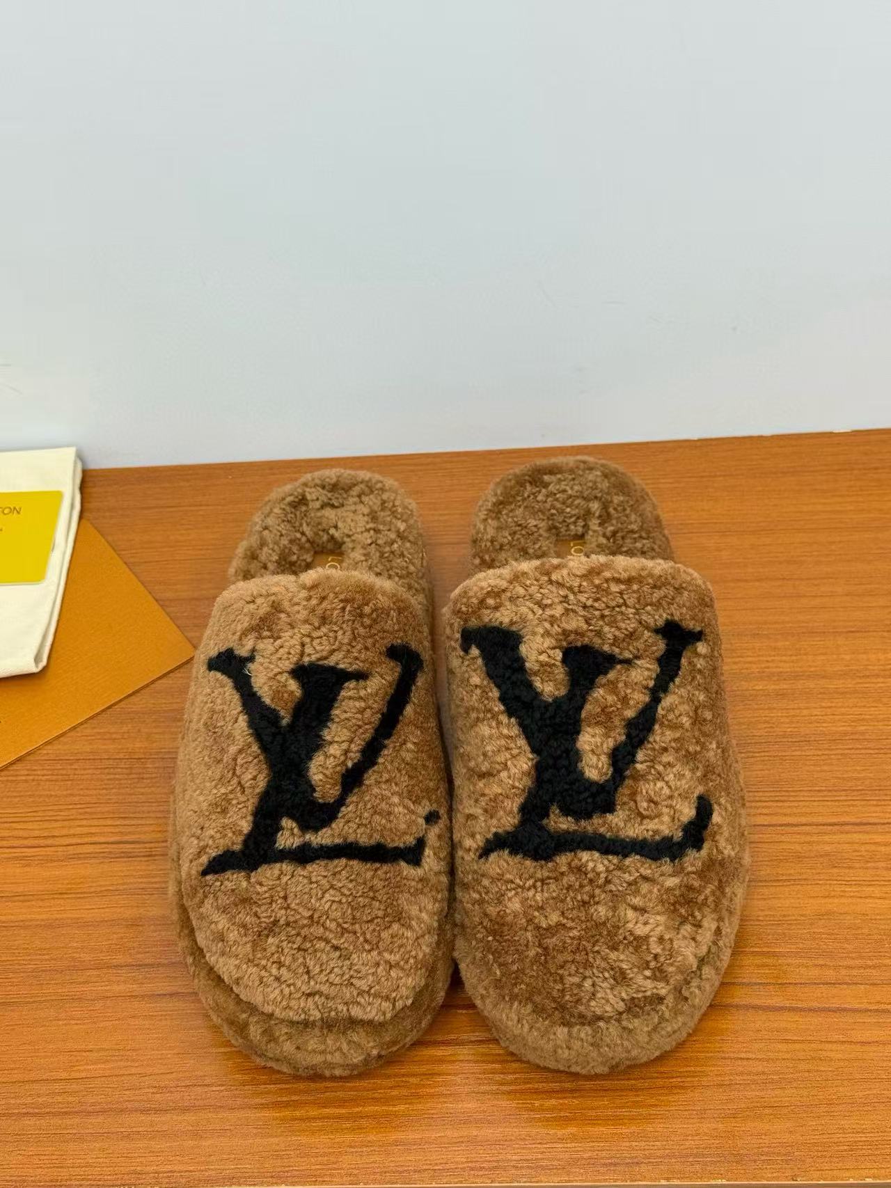 LVの高品質ラムウールスリッパ【50％割引+送料無料】