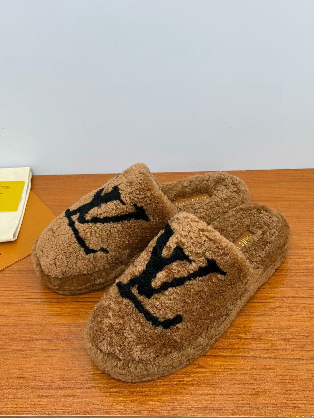 LVの高品質ラムウールスリッパ【50％割引+送料無料】