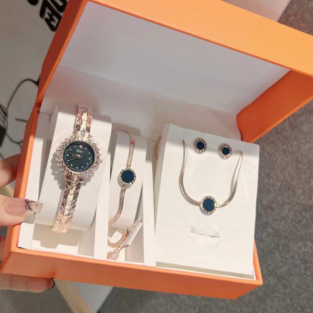 DI0R リング + イヤリング + ブレスレット + 時計 4点セット【50％割引+送料無料】