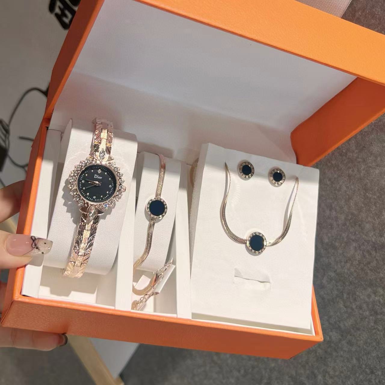 DI0R リング + イヤリング + ブレスレット + 時計 4点セット【50％割引+送料無料】