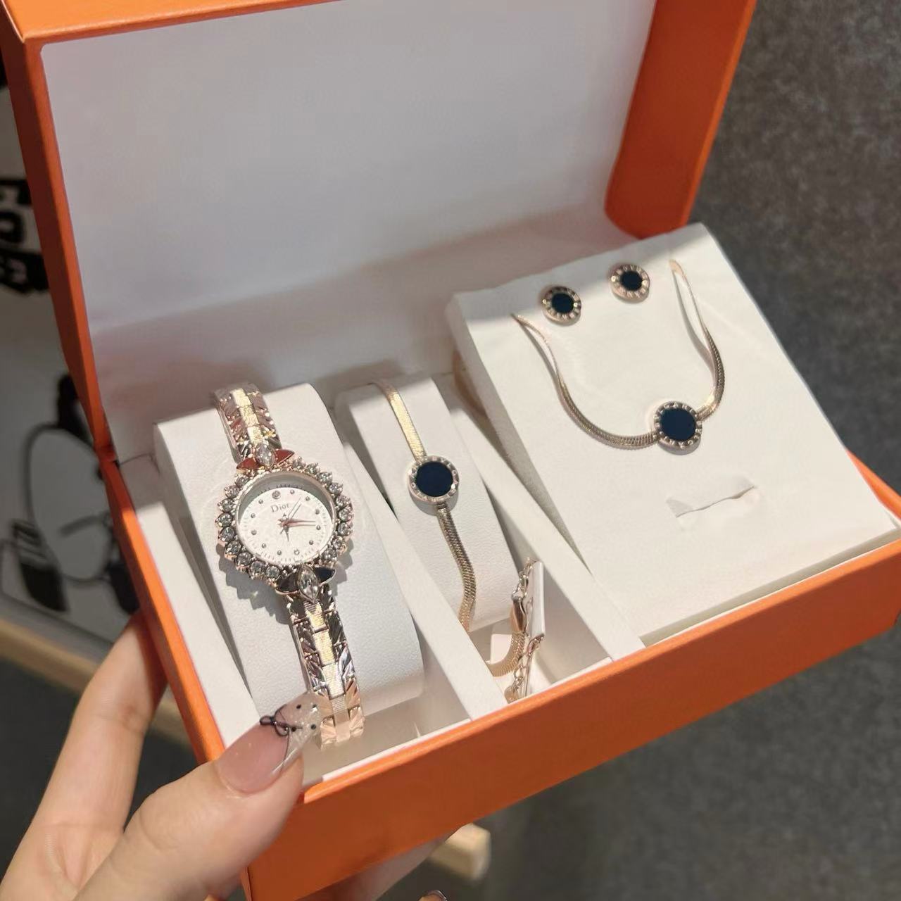 DI0R リング + イヤリング + ブレスレット + 時計 4点セット【50％割引+送料無料】
