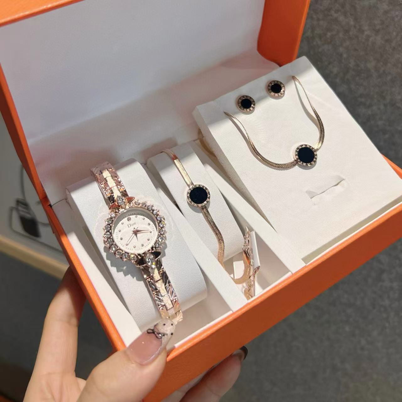 DI0R リング + イヤリング + ブレスレット + 時計 4点セット【50％割引+送料無料】