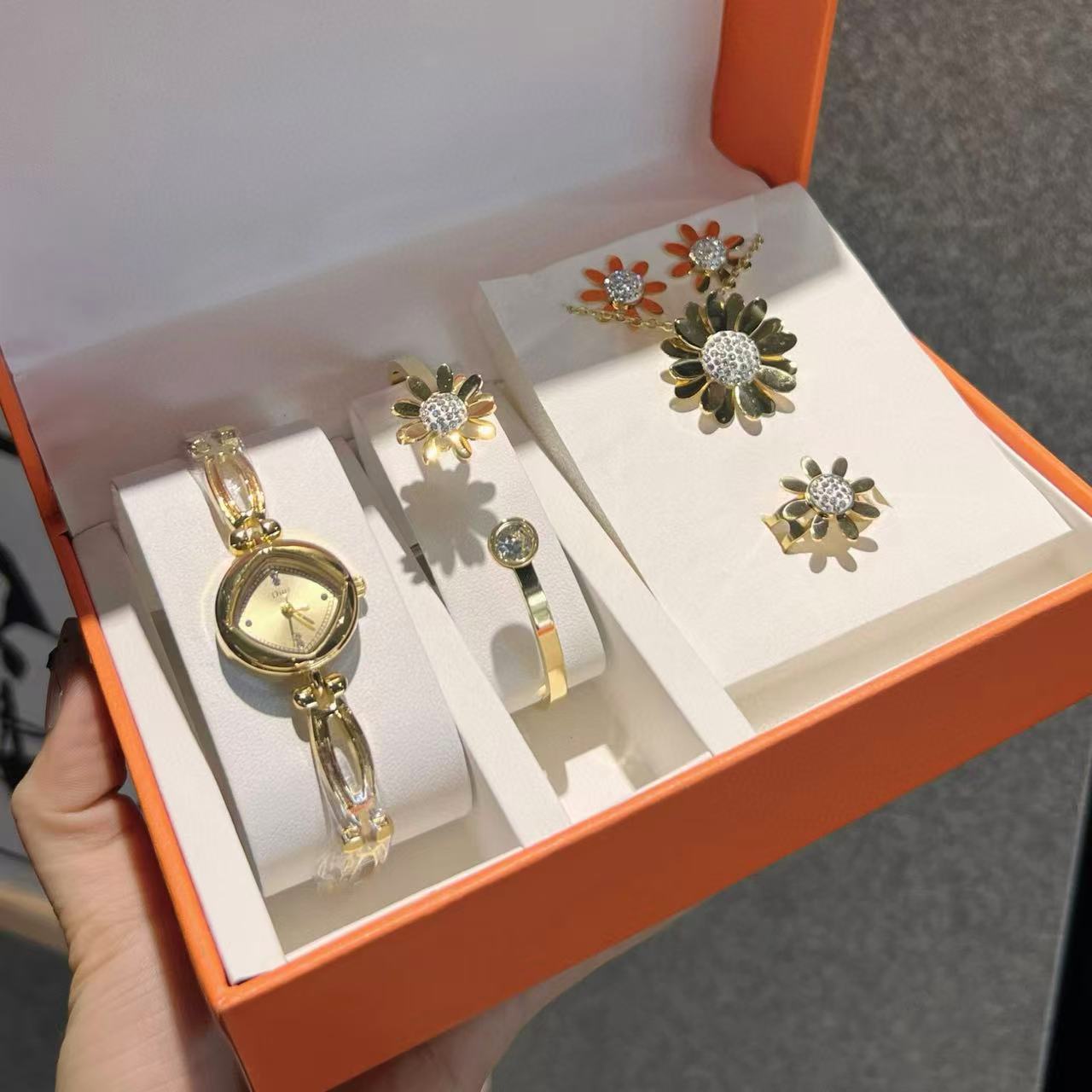 DI0Rフラワーリング+イヤリング+ブレスレット+時計の4点セット【50％割引+送料無料】