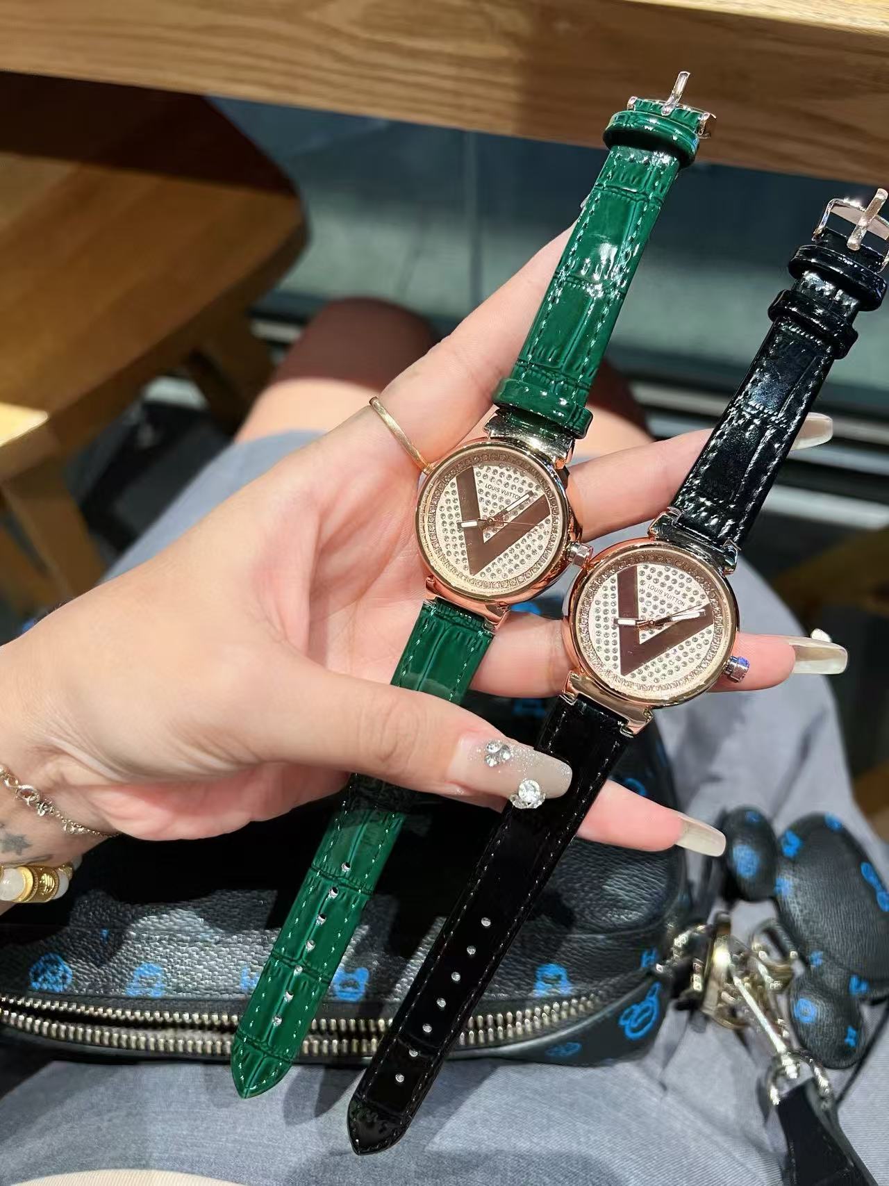 LVレザーベルトVレディース腕時計【50％割引+送料無料】