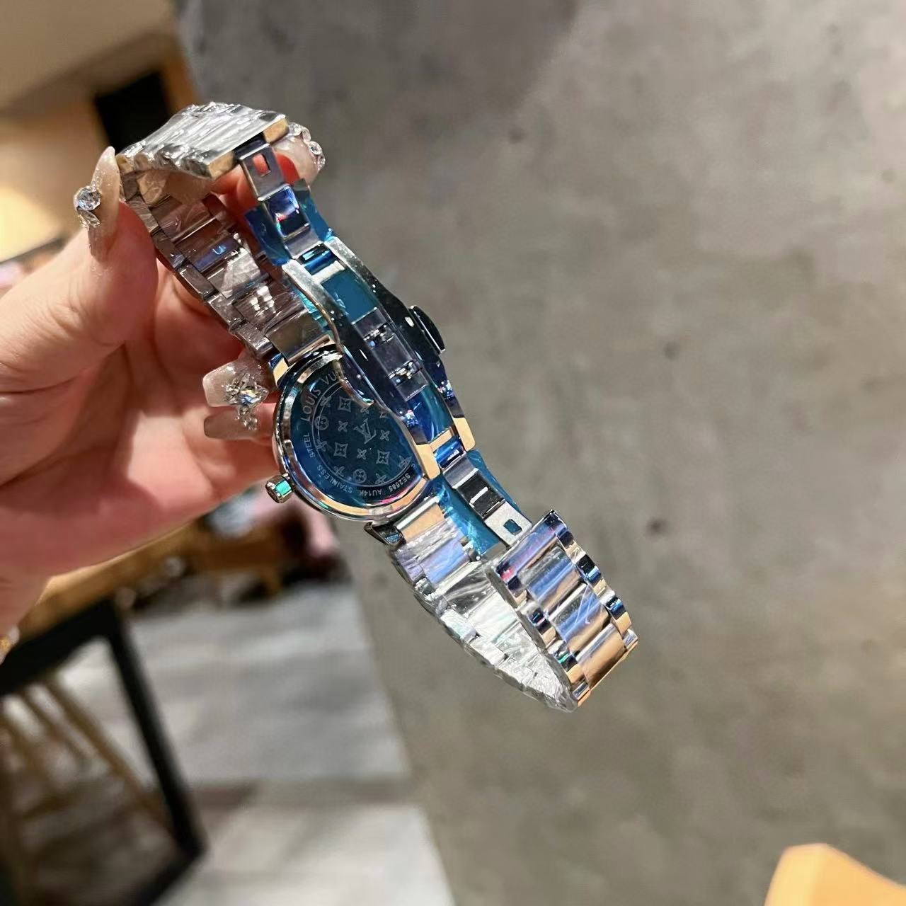 LV スチールストラップ V レディースウォッチ【50％割引+送料無料】