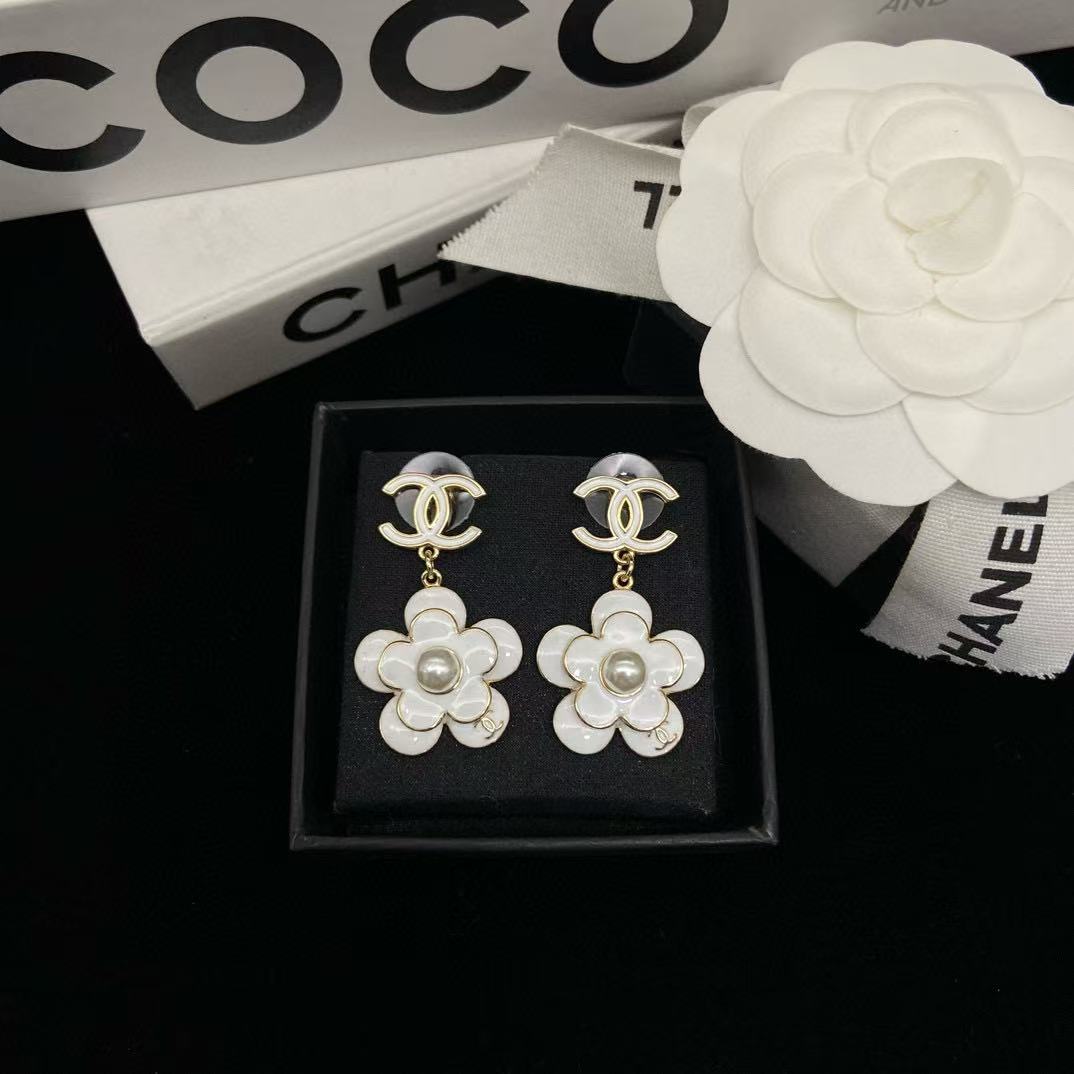 CHANE1 ダブルC カメリア イヤリング【50％割引+送料無料】