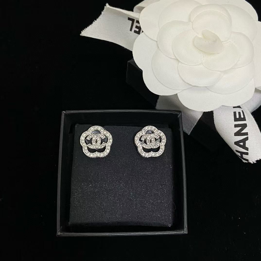 CHANE1 ダブルC ダイヤモンド カメリア イヤリング【50％割引+送料無料】