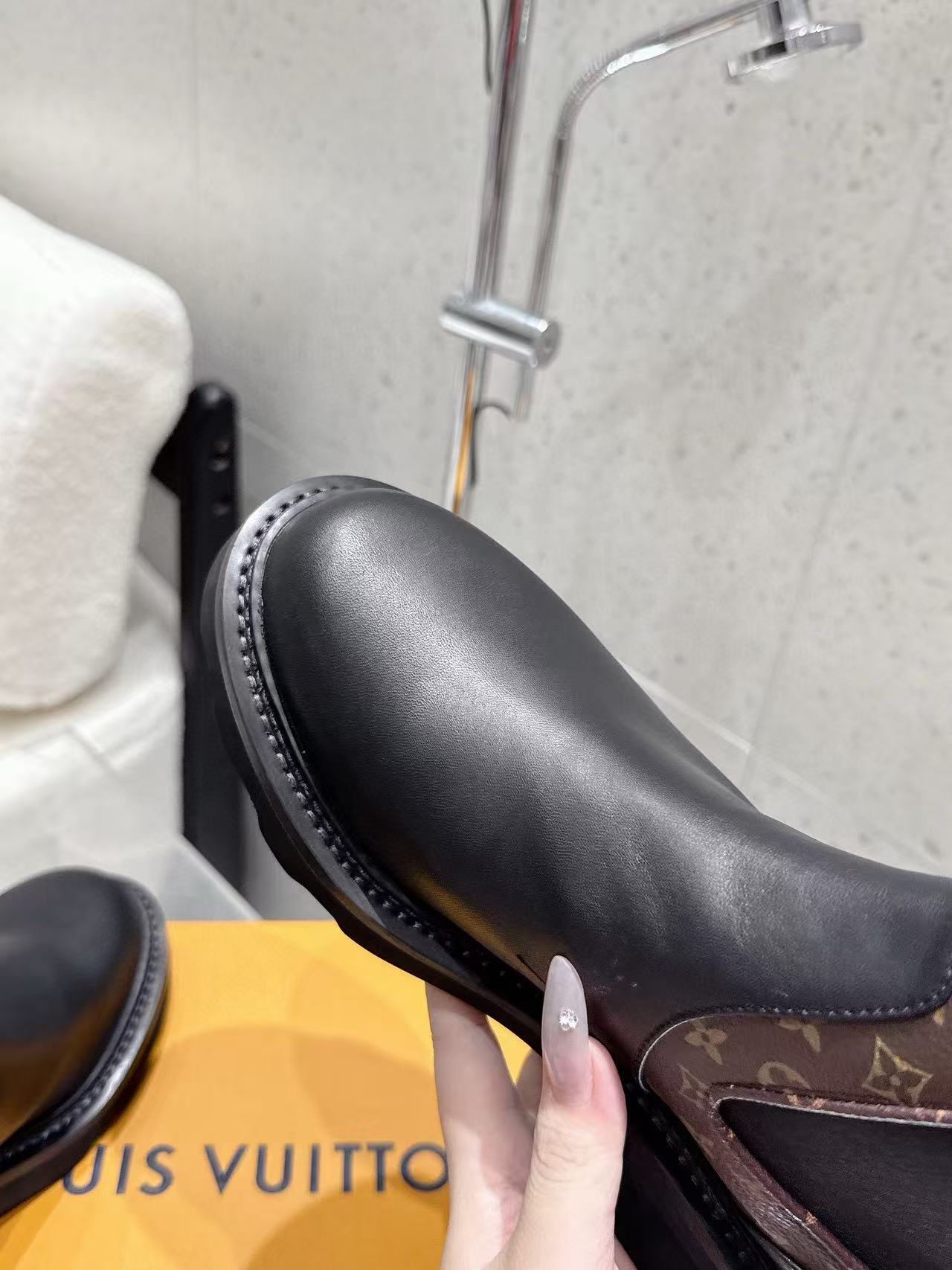 LVオールドフラワーレザーアンクルブーツ【50％割引+送料無料】