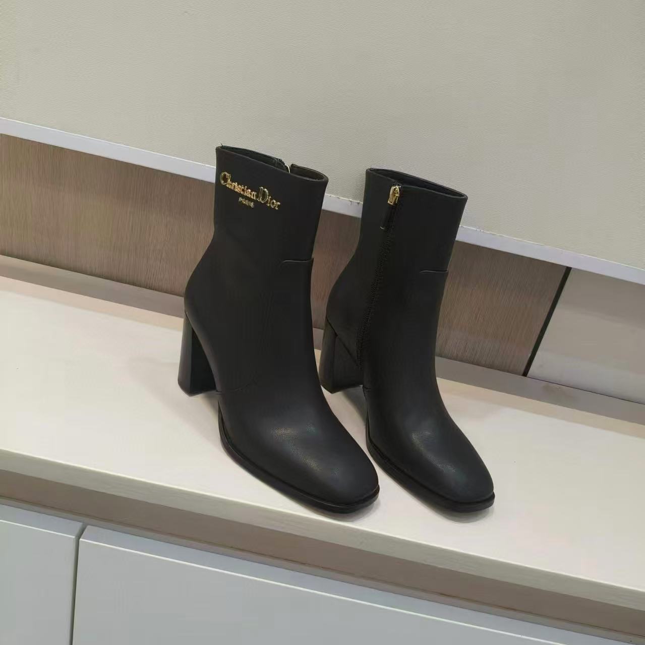 DI0Rの高品質レターハイヒールアンクルブーツ【50％割引+送料無料】