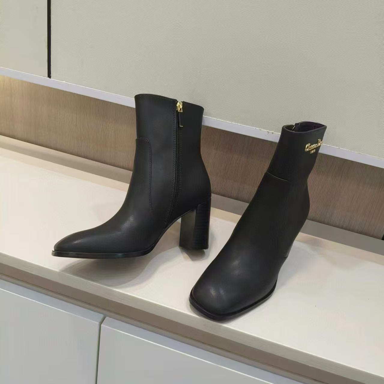 DI0Rの高品質レターハイヒールアンクルブーツ【50％割引+送料無料】