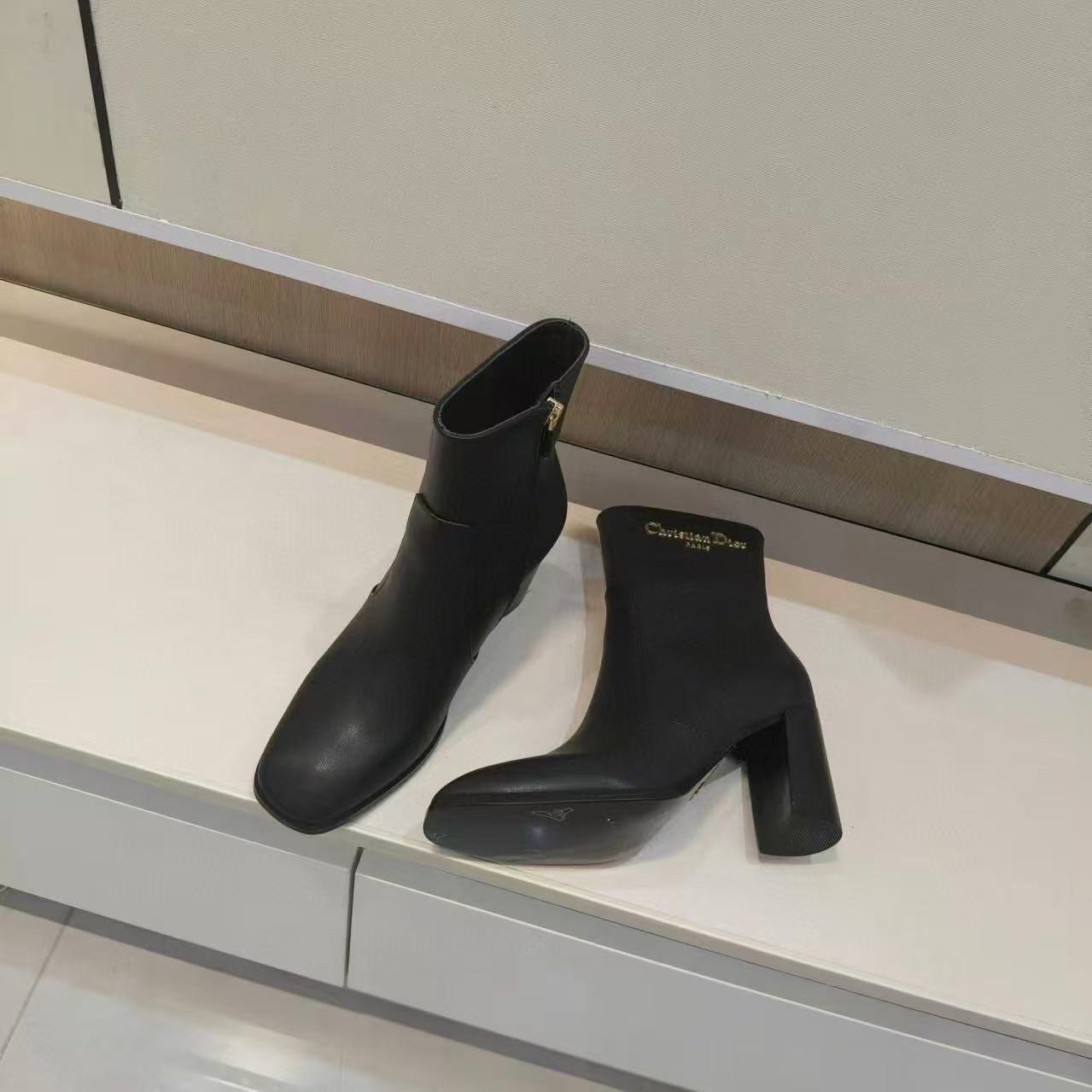 DI0Rの高品質レターハイヒールアンクルブーツ【50％割引+送料無料】