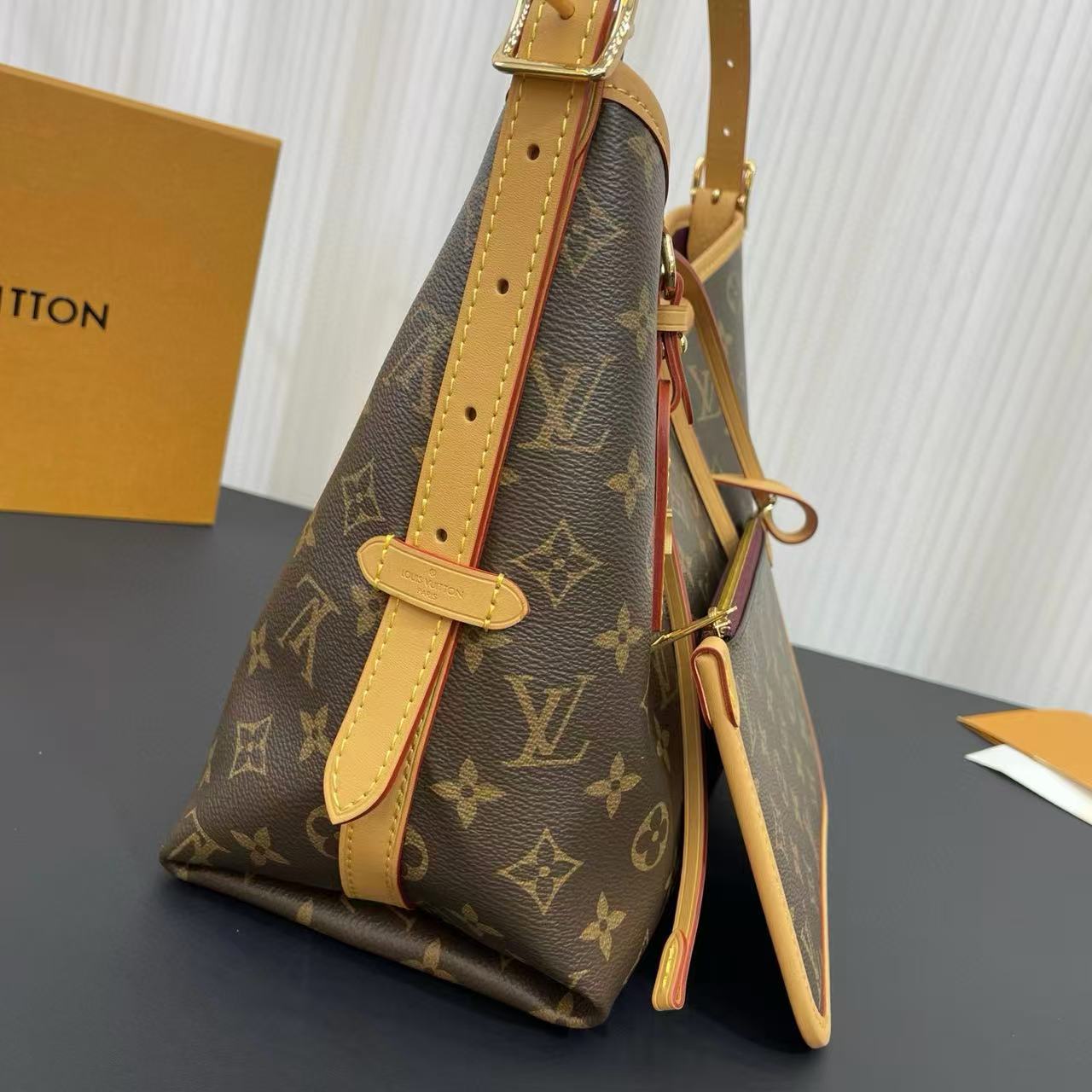 LVプリントのアンダーアームバッグ【50％割引+送料無料】