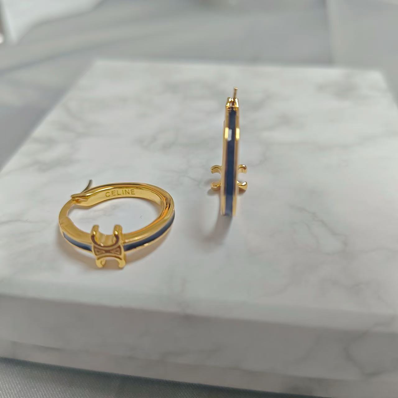 CEL1NE シンプルな凱旋門イヤリング【50％割引+送料無料】