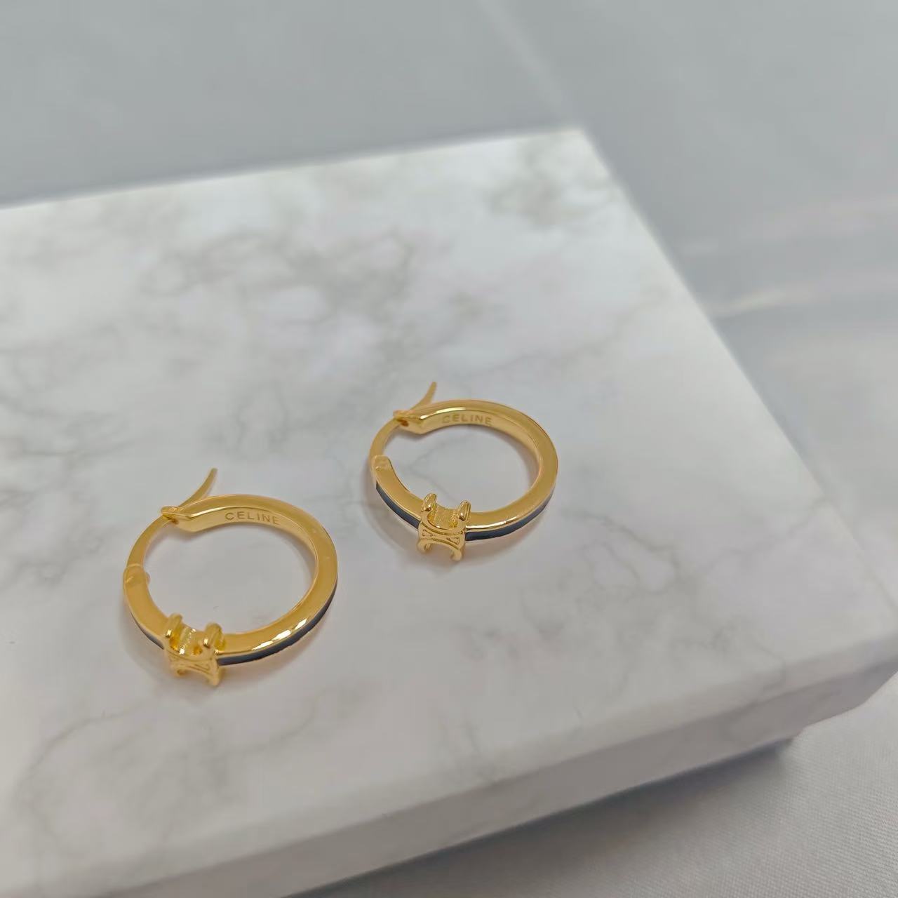 CEL1NE シンプルな凱旋門イヤリング【50％割引+送料無料】