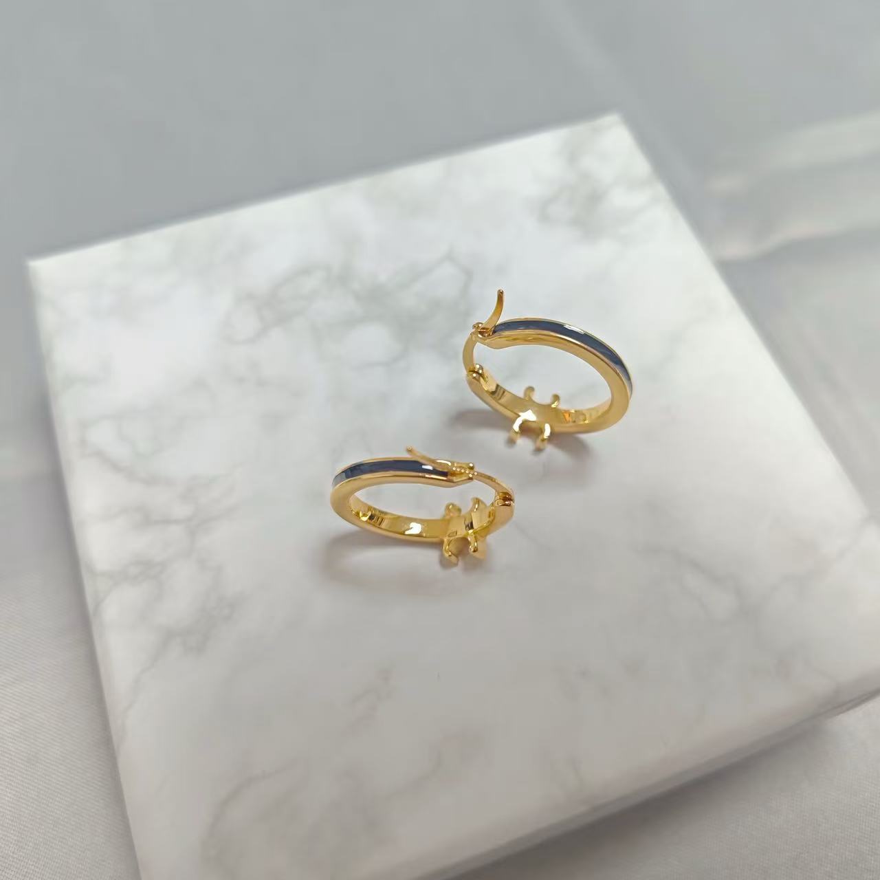 CEL1NE シンプルな凱旋門イヤリング【50％割引+送料無料】