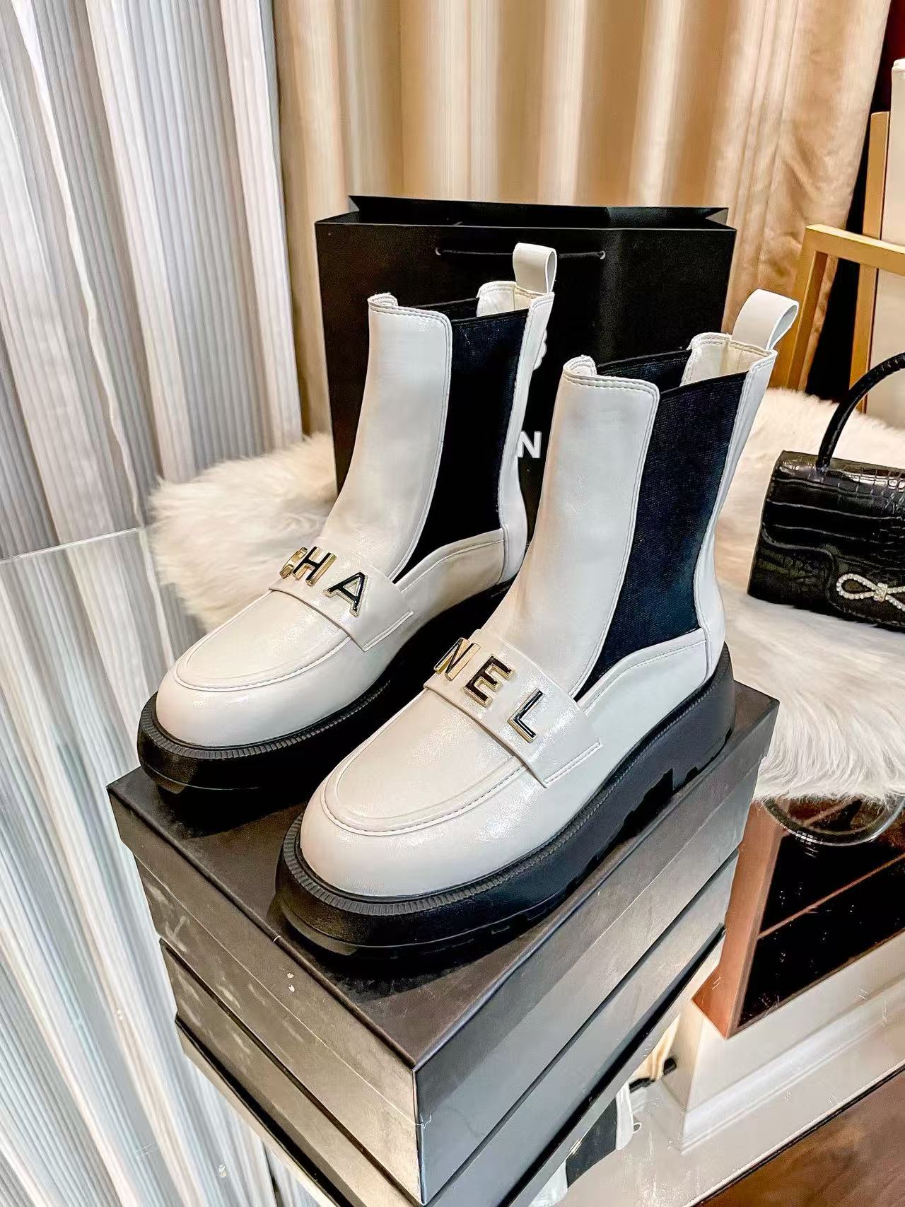 CHANE1 パテントレザーレタリングアンクルブーツ【50％割引+送料無料】