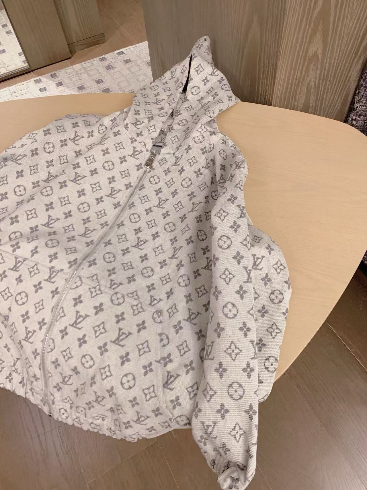 LVプリントデニムフードジャケット【50％割引+送料無料】