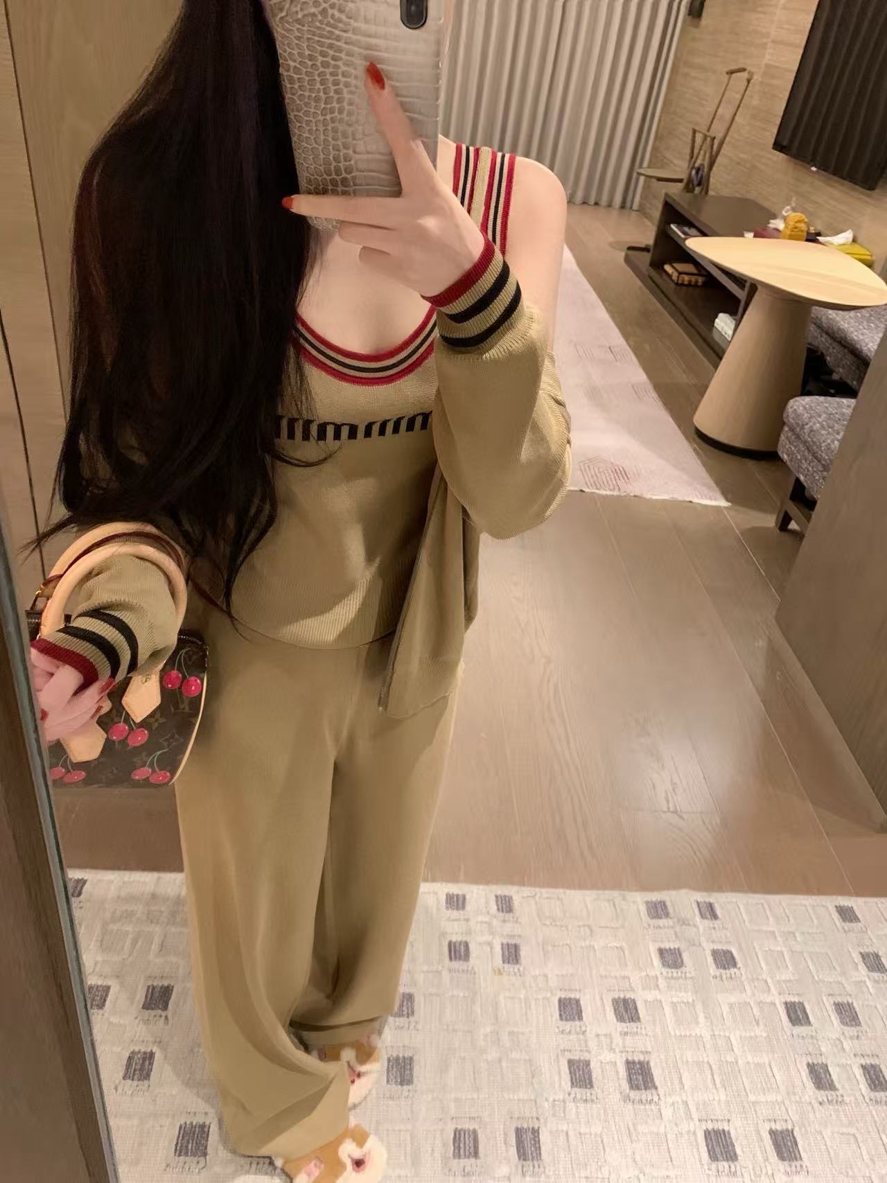 M1UM1U ニットスリーピーススーツ【50％割引+送料無料】