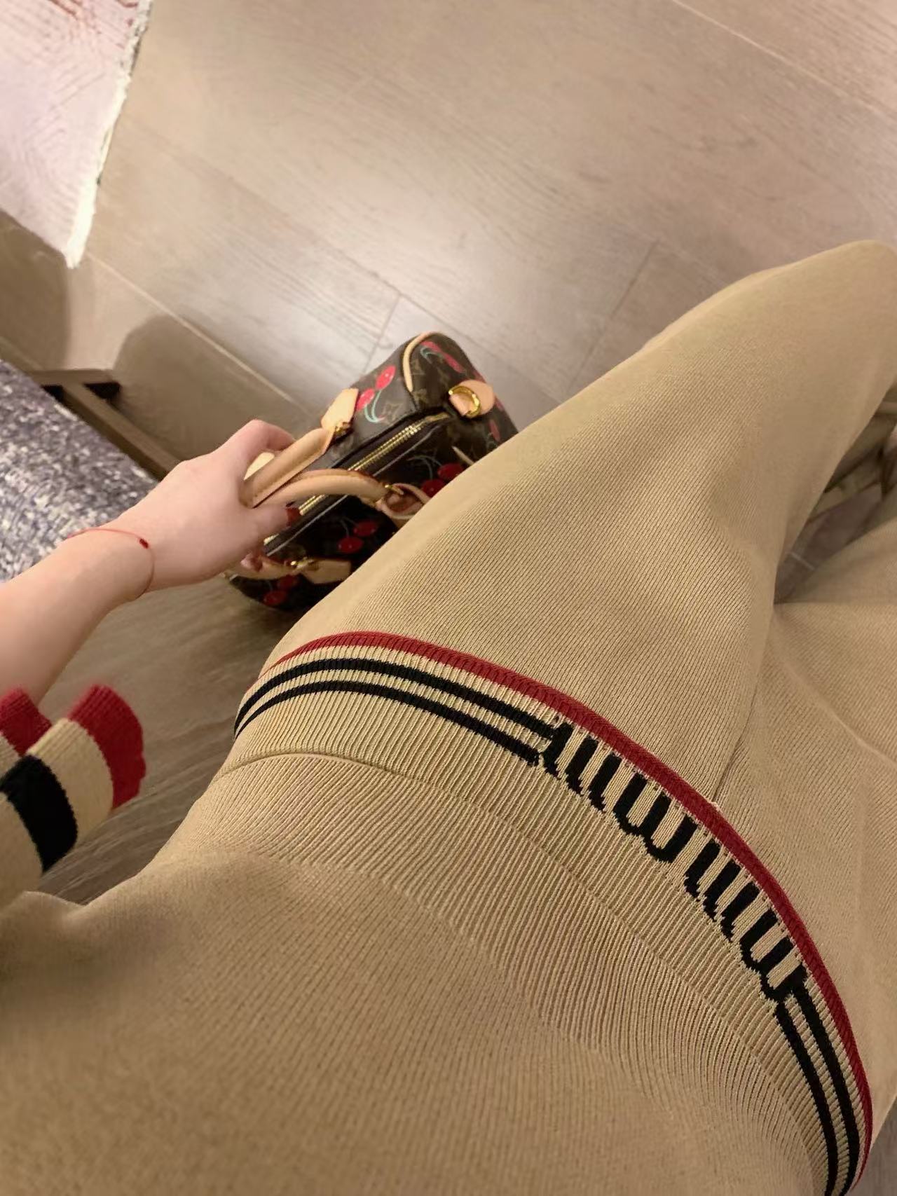 M1UM1U ニットスリーピーススーツ【50％割引+送料無料】