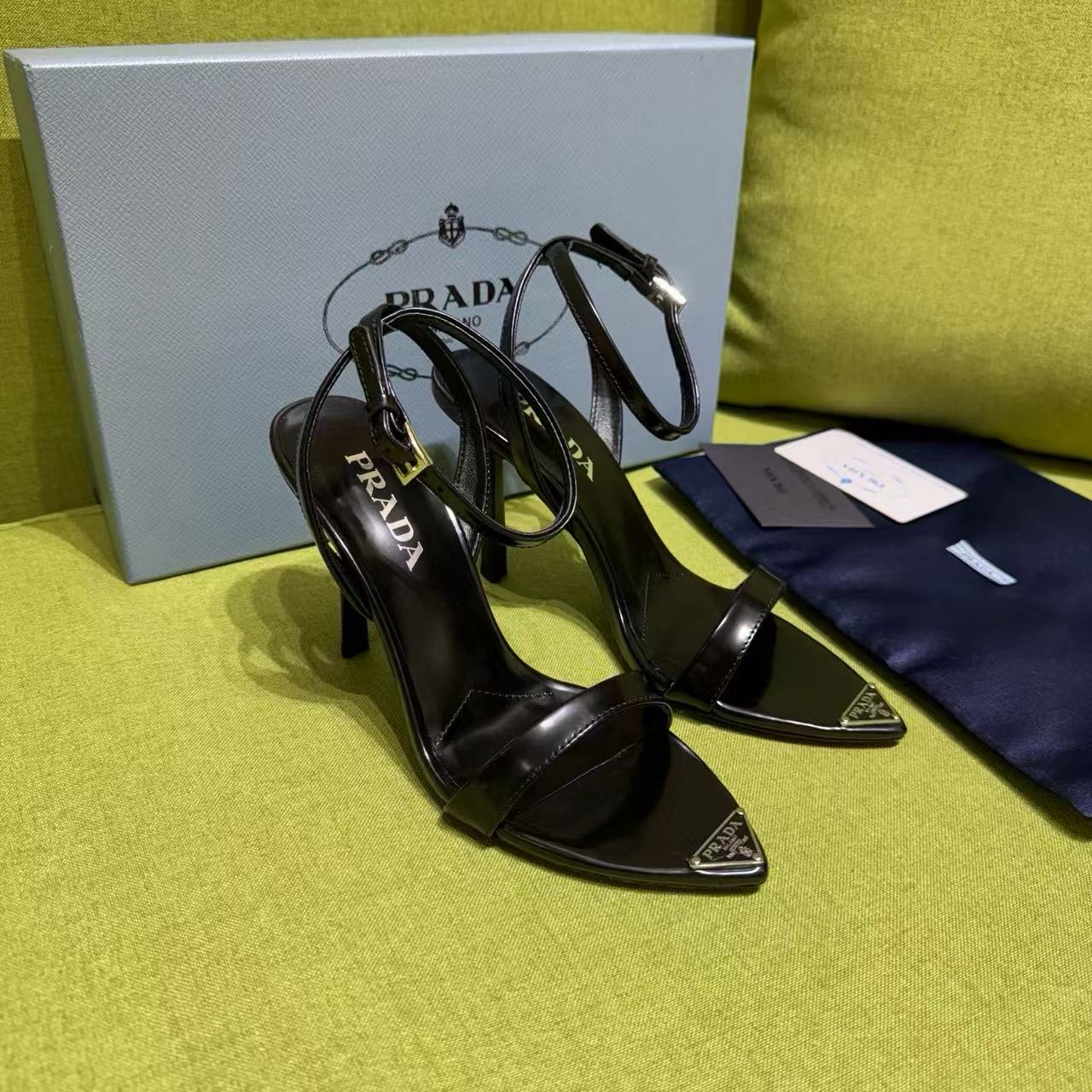 PR4DAの高品質メタリックレザーサンダル【50％割引+送料無料】