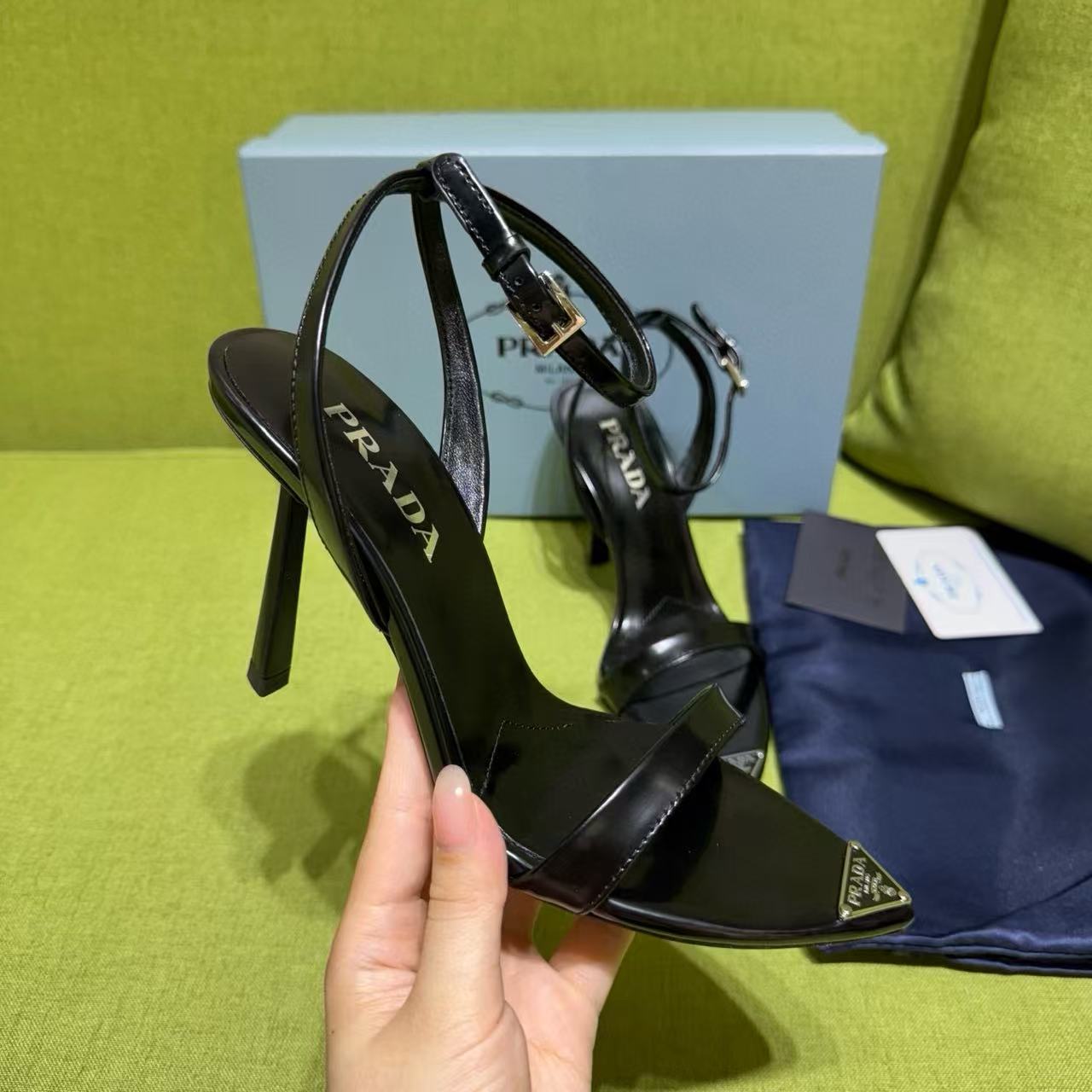 PR4DAの高品質メタリックレザーサンダル【50％割引+送料無料】