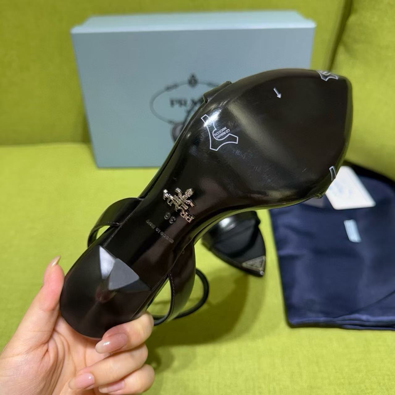 PR4DAの高品質メタリックレザーサンダル【50％割引+送料無料】