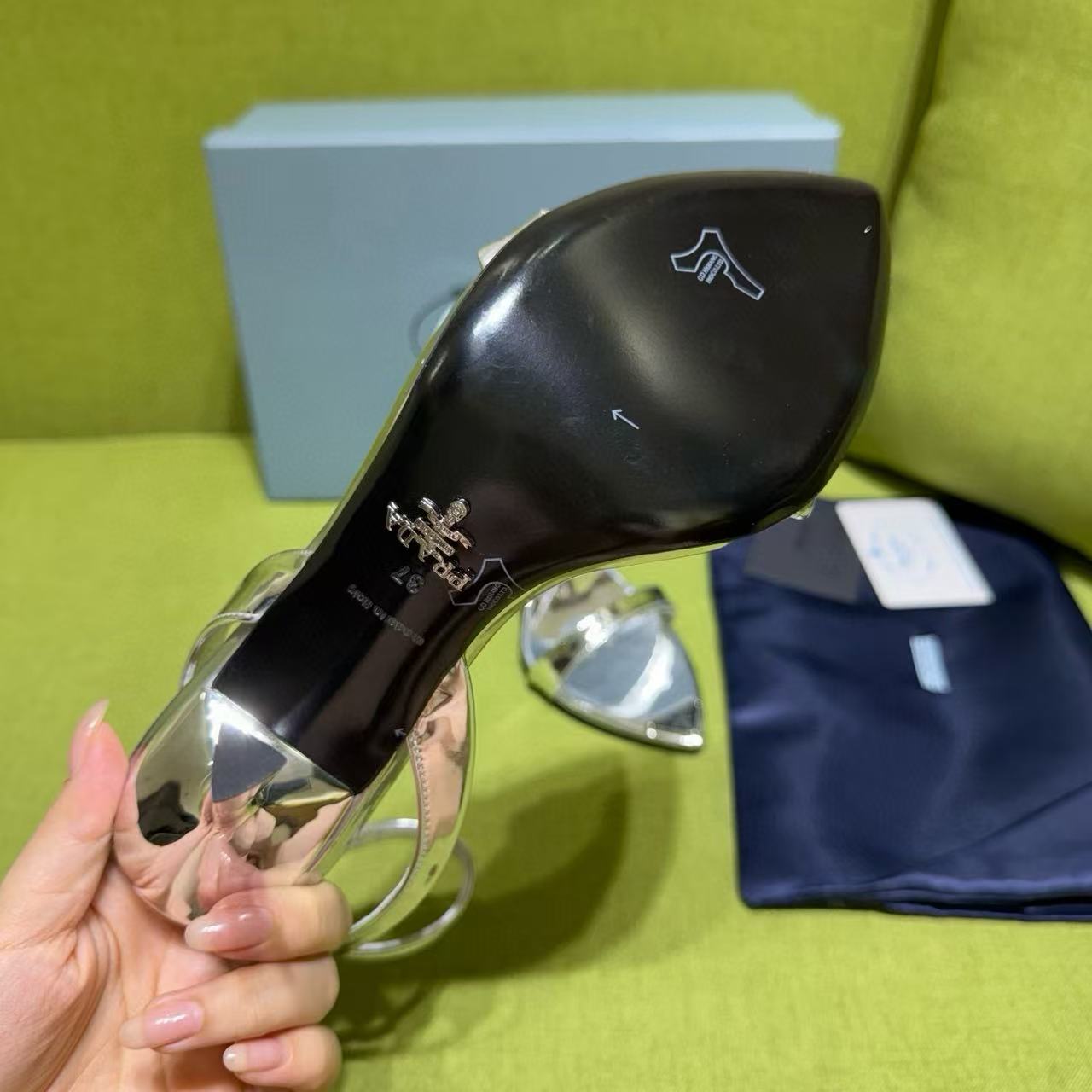 PR4DAの高品質メタリックレザーサンダル【50％割引+送料無料】