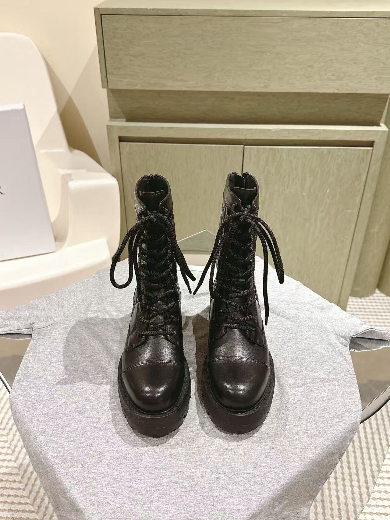 DI0Rの高品質レースアップアンクルブーツ【50％割引+送料無料】