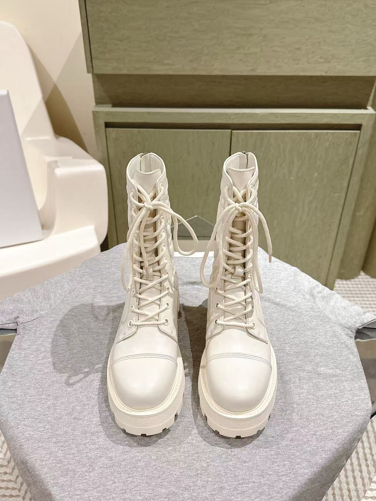 DI0Rの高品質レースアップアンクルブーツ【50％割引+送料無料】