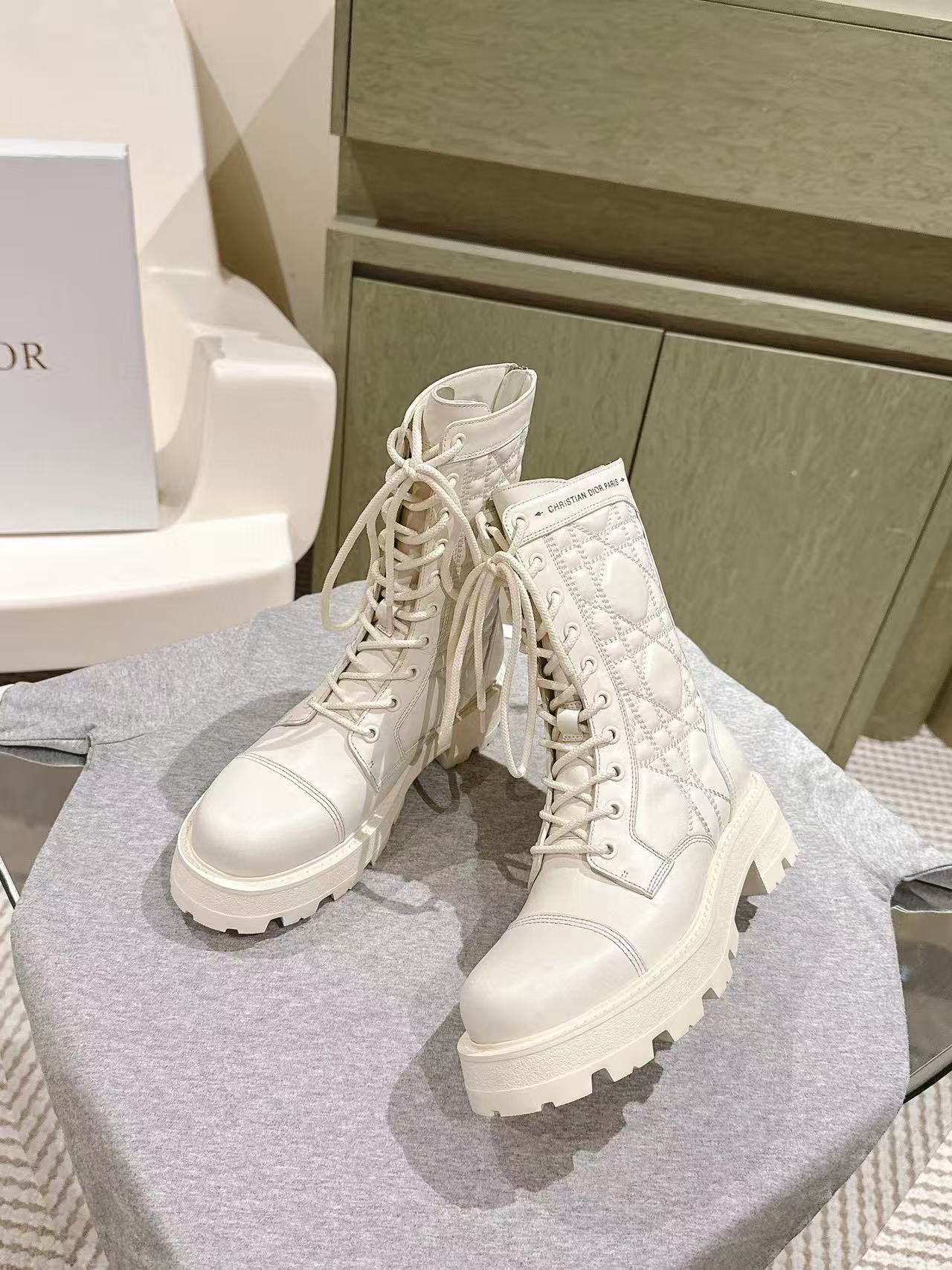 DI0Rの高品質レースアップアンクルブーツ【50％割引+送料無料】