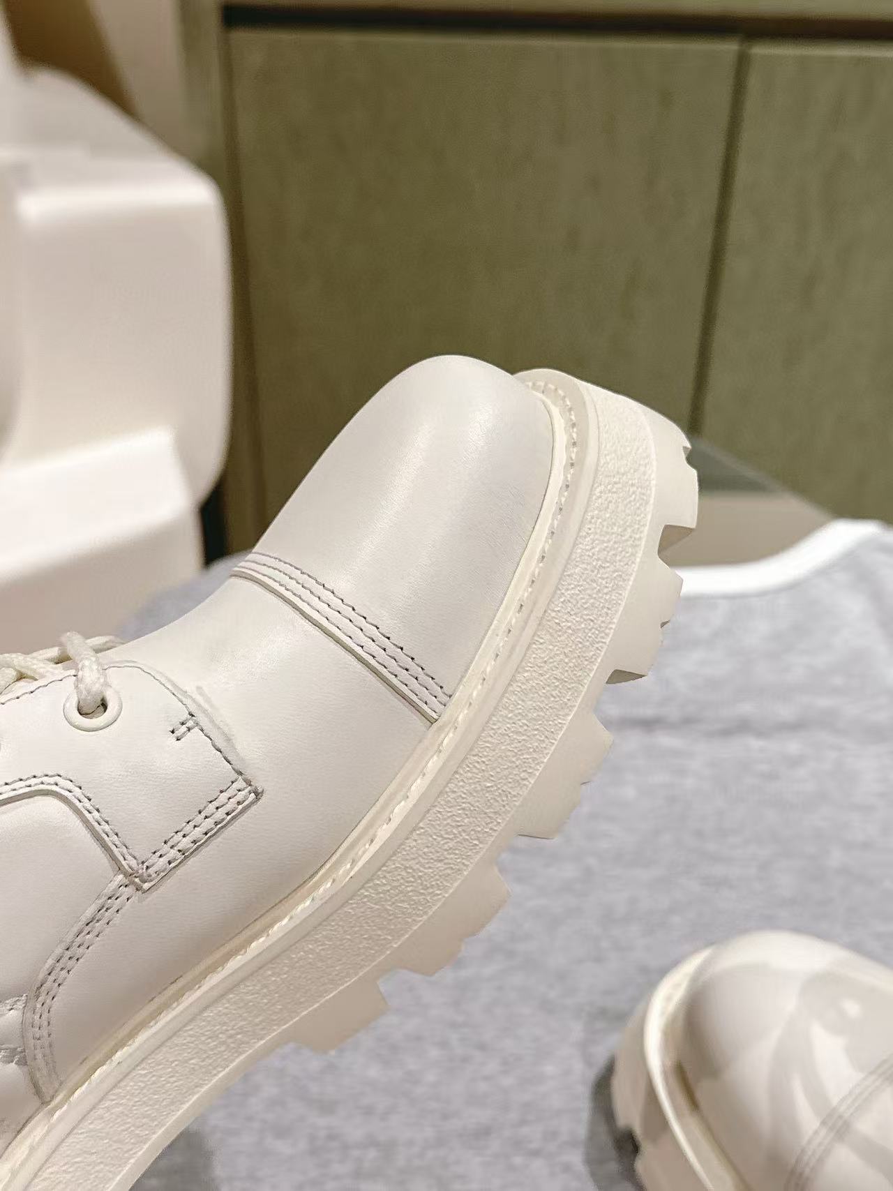 DI0Rの高品質レースアップアンクルブーツ【50％割引+送料無料】