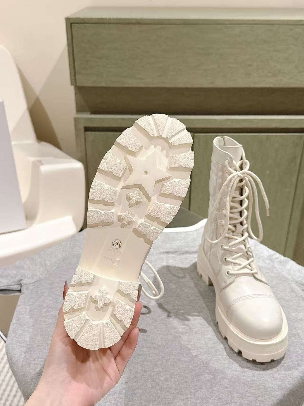 DI0Rの高品質レースアップアンクルブーツ【50％割引+送料無料】