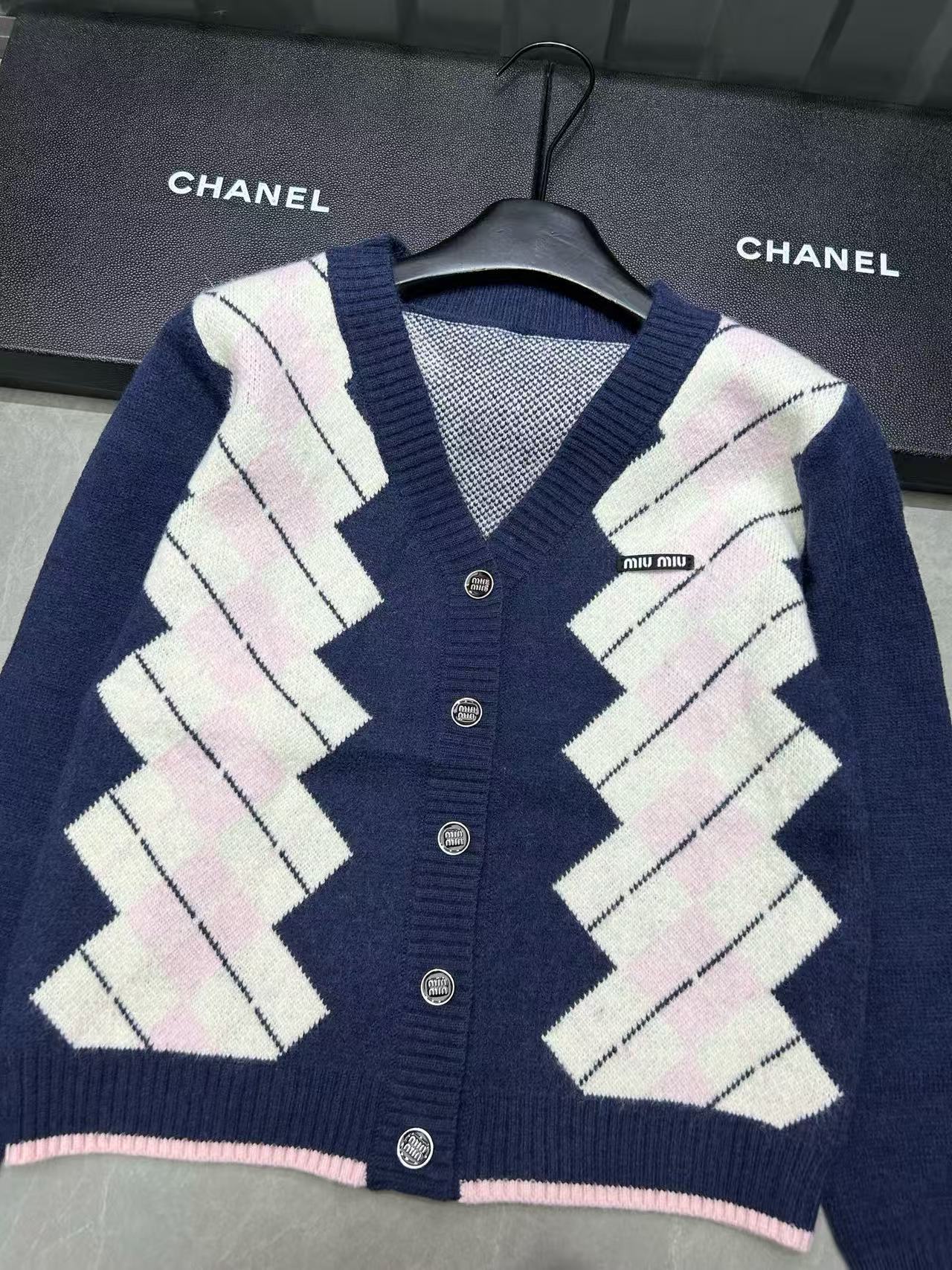 M1UM1U カラーブロックウールカーディガン【50％割引+送料無料】