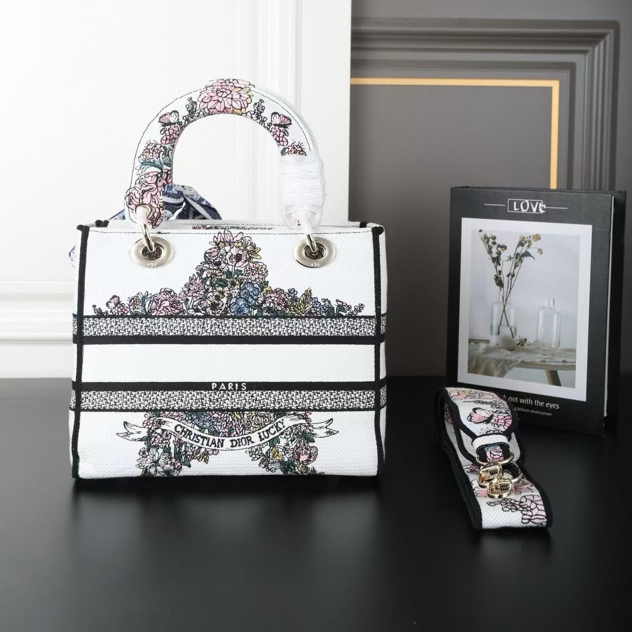 DI0R Laby刺繍入りハンドバッグ【50％割引+送料無料】