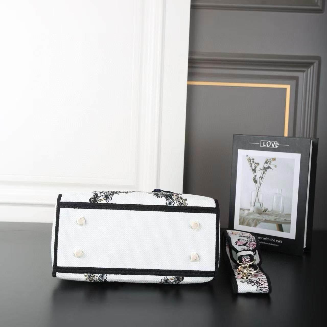 DI0R Laby刺繍入りハンドバッグ【50％割引+送料無料】