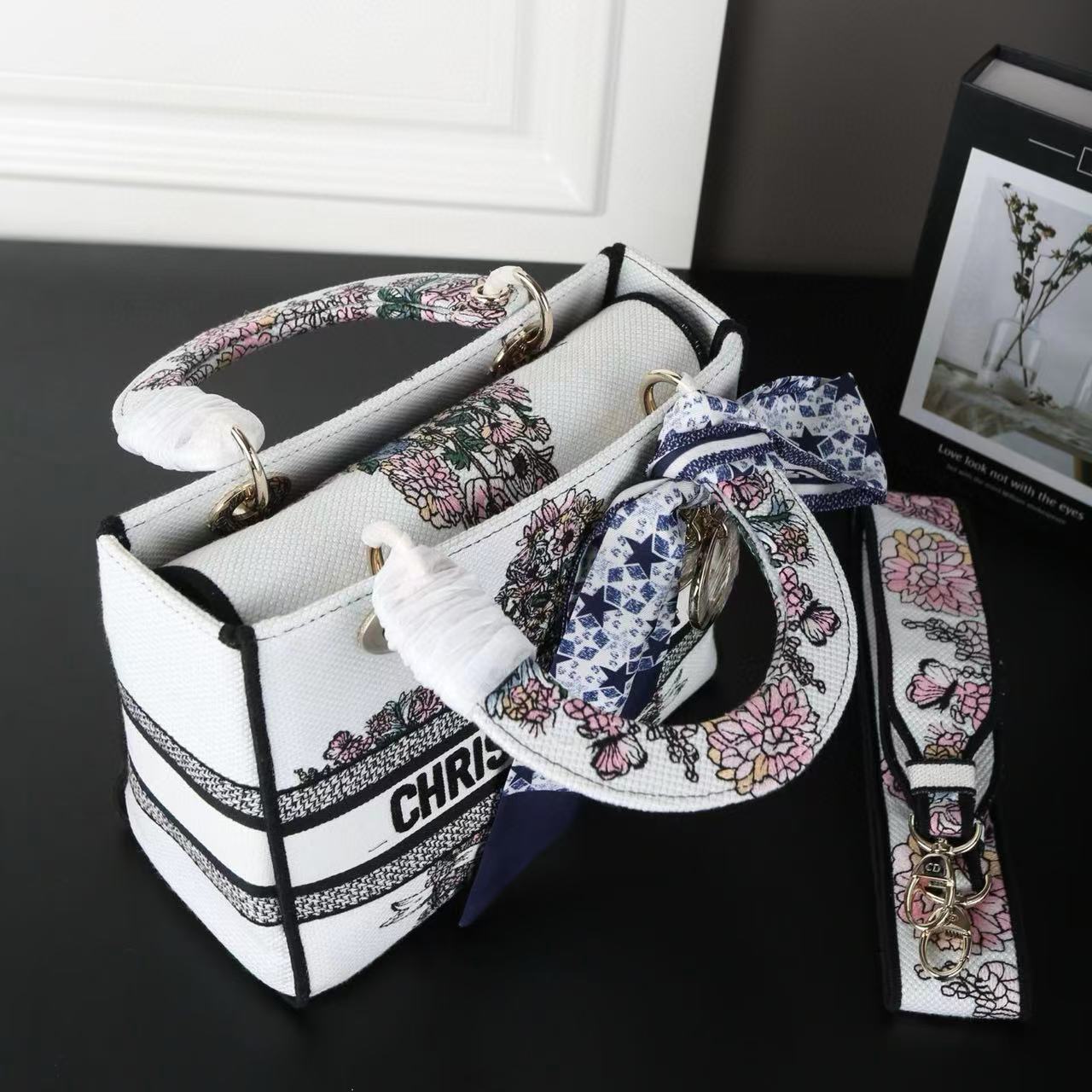 DI0R Laby刺繍入りハンドバッグ【50％割引+送料無料】