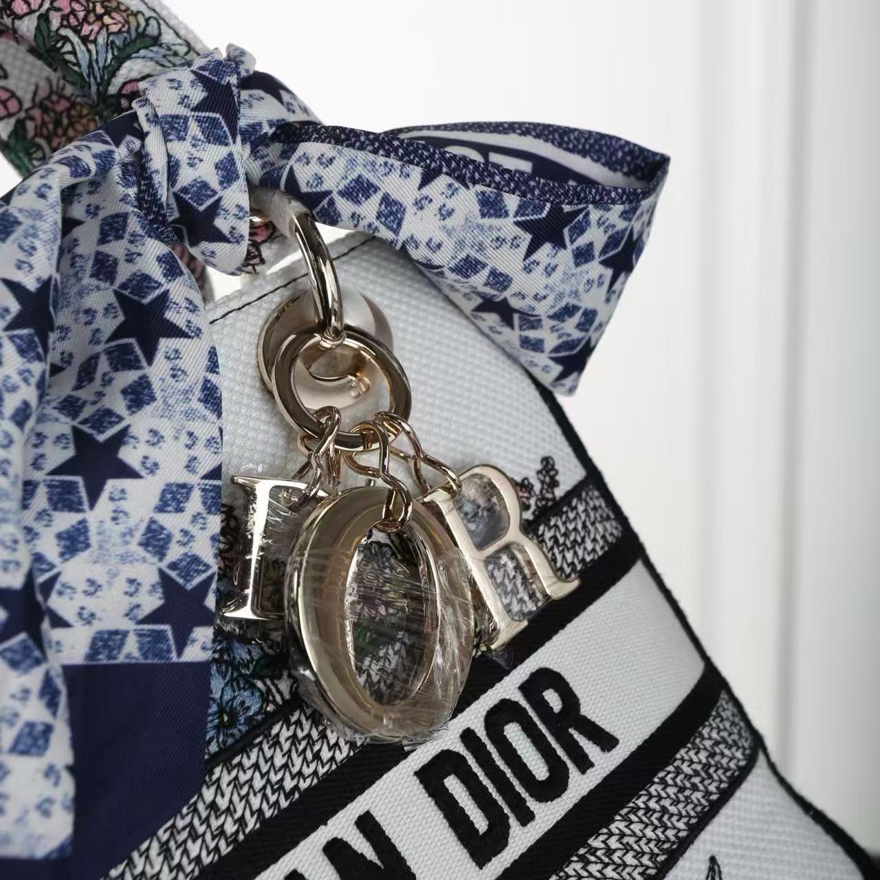 DI0R Laby刺繍入りハンドバッグ【50％割引+送料無料】