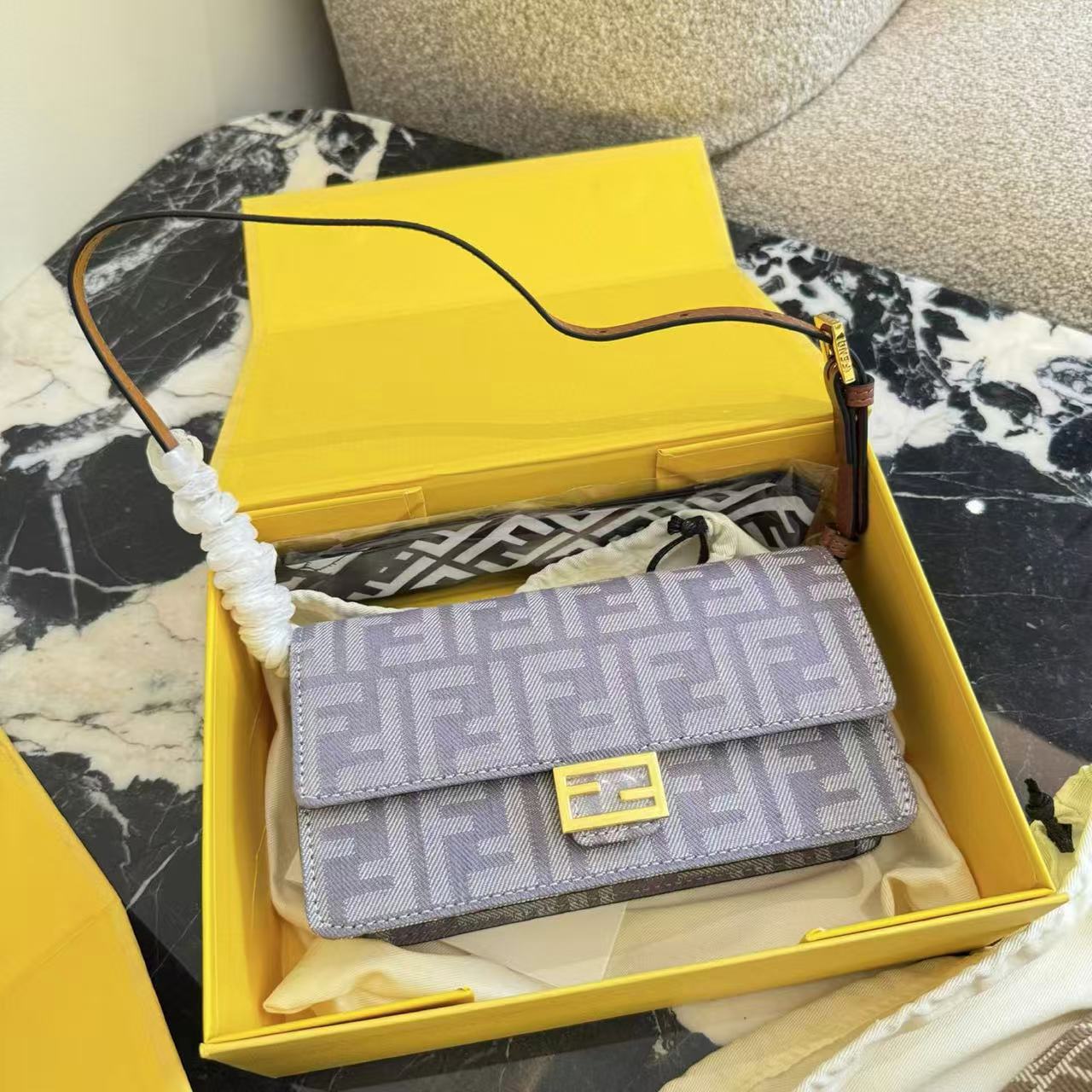 FEND1 チェーン アンダーアームバッグ【50％割引+送料無料】