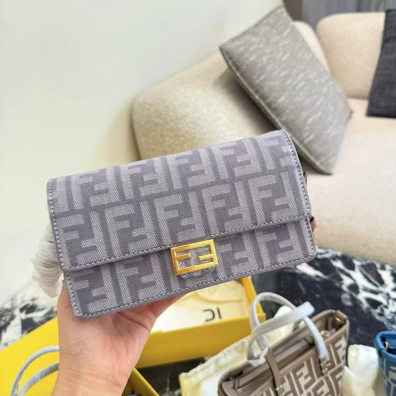 FEND1 チェーン アンダーアームバッグ【50％割引+送料無料】