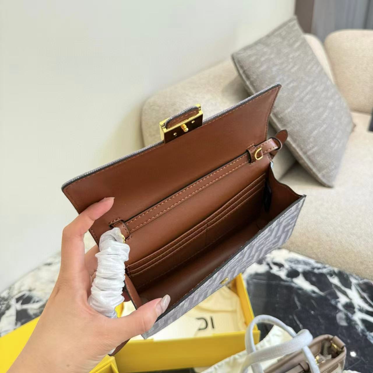 FEND1 チェーン アンダーアームバッグ【50％割引+送料無料】