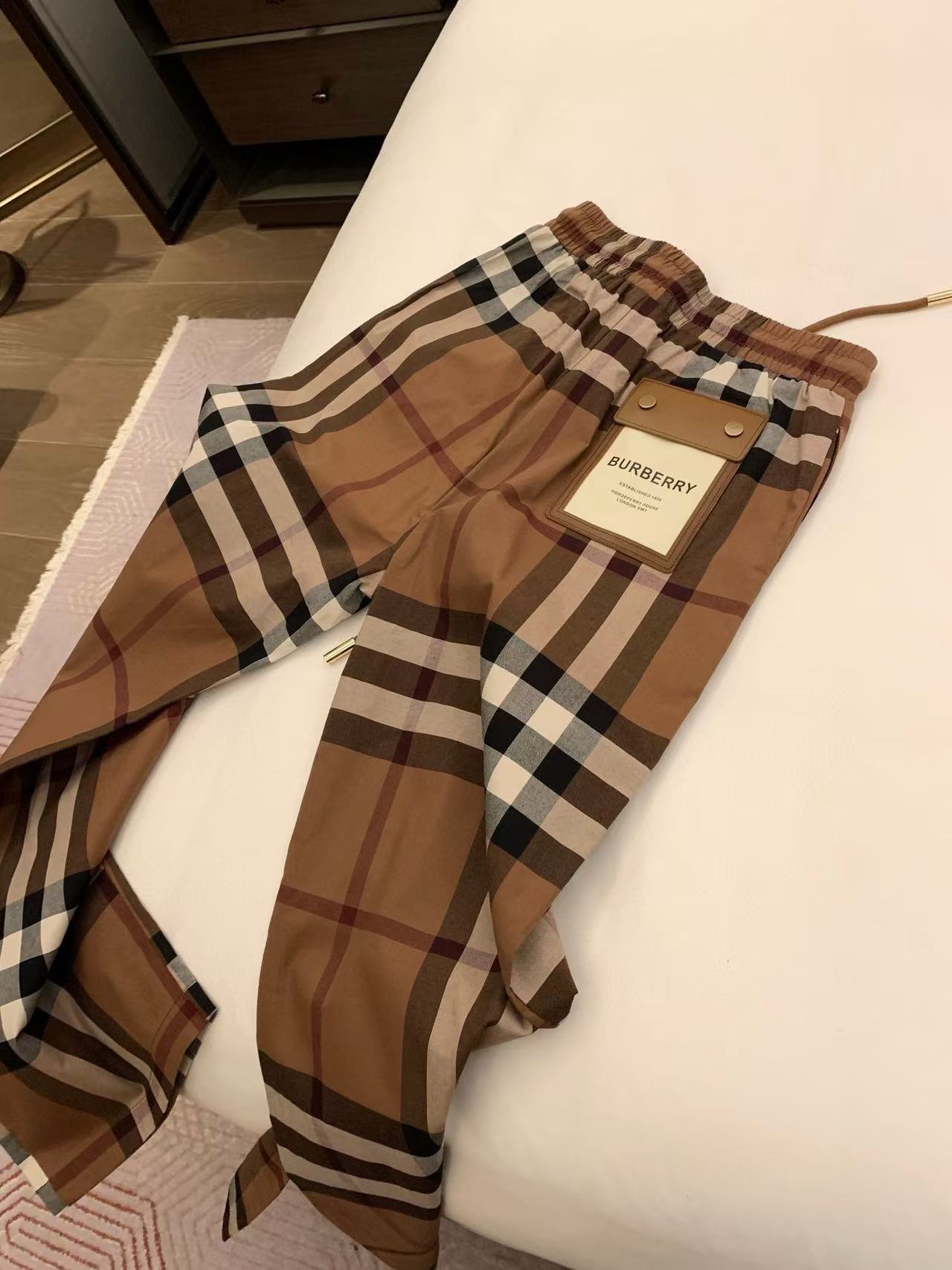 BUR8ERRY チェック柄カジュアルパンツ【50％割引+送料無料】