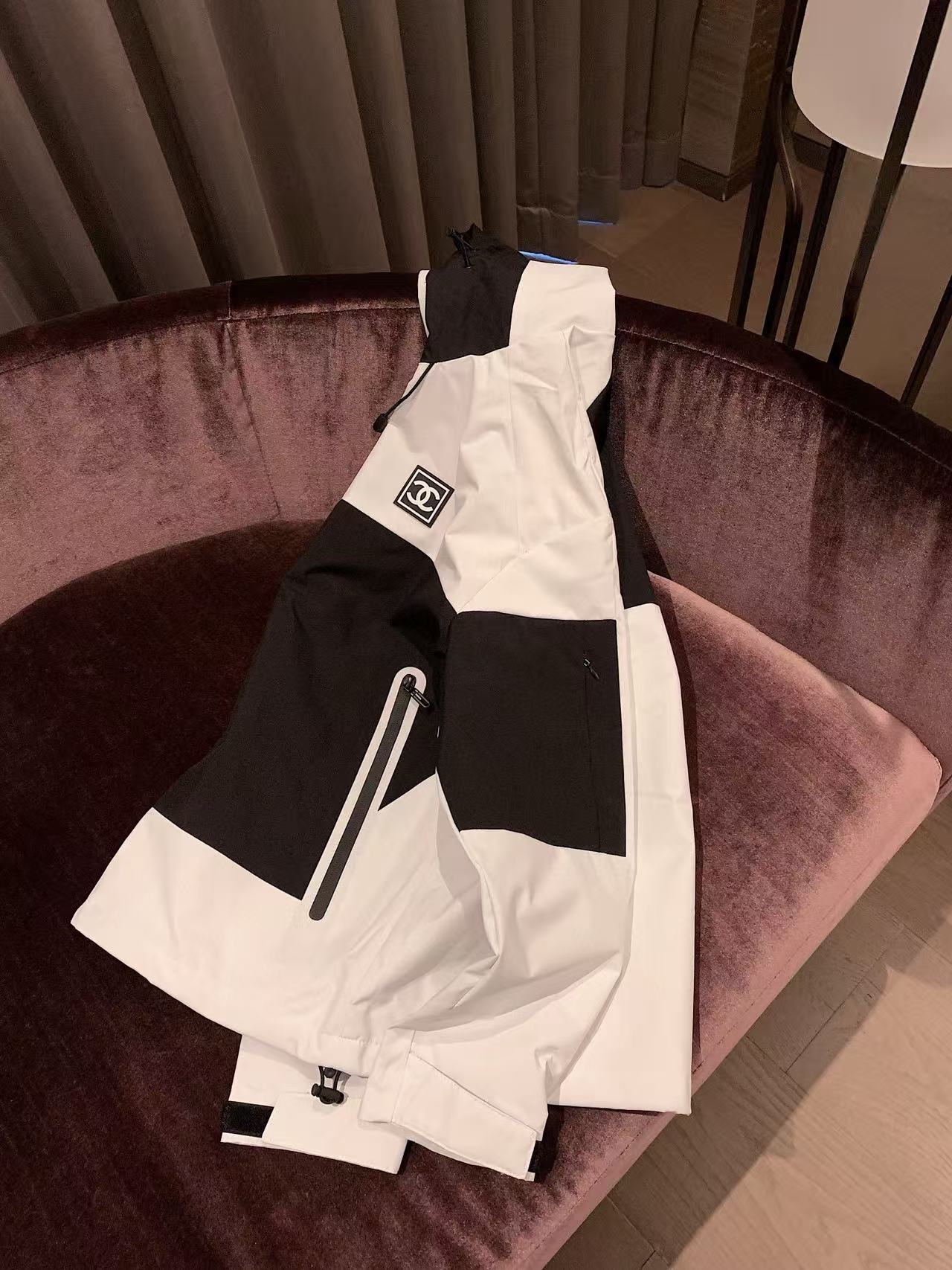 CHANE1 ブラック＆ホワイト フード付きジャケット【50％割引+送料無料】