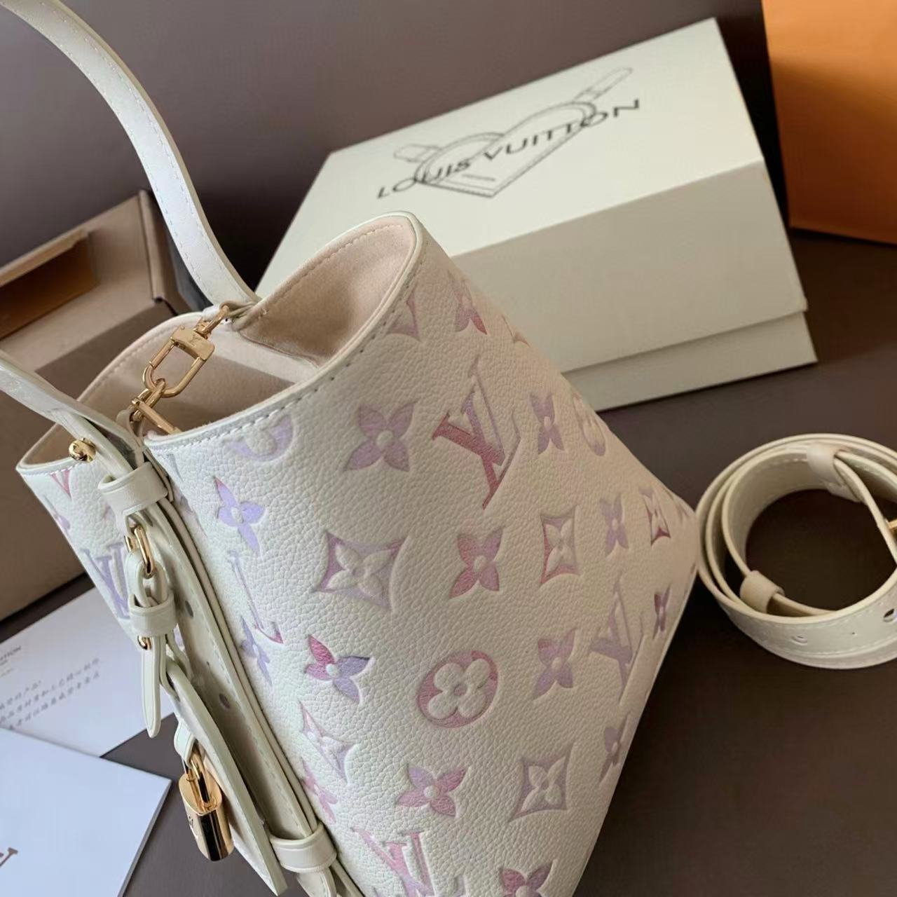 LV25Alinbbバケットバッグ【50％割引+送料無料】