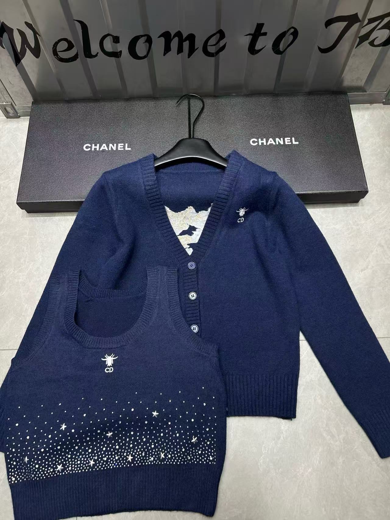 DI0R刺繍ベスト+カーディガン2点セット【50％割引+送料無料】