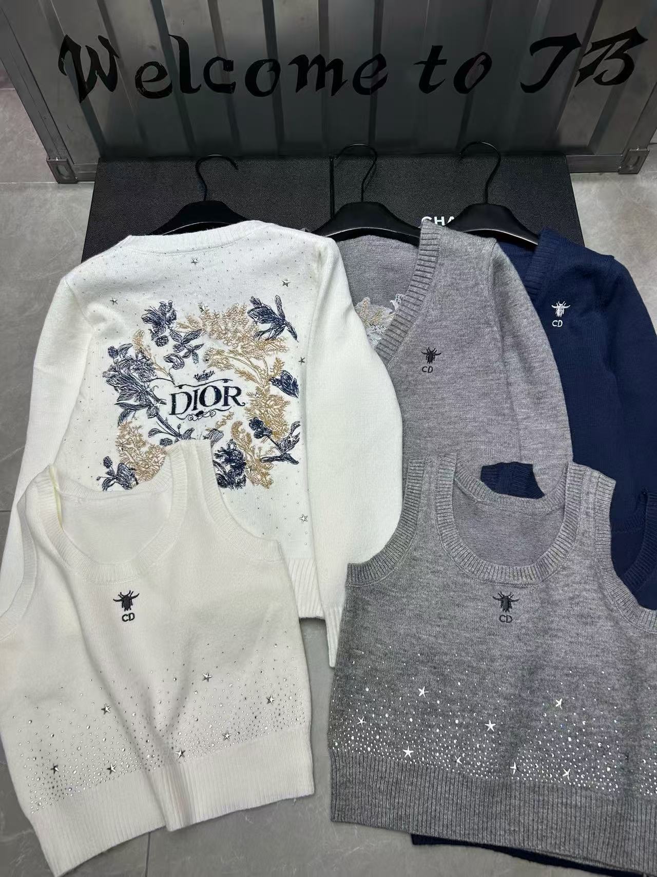 DI0R刺繍ベスト+カーディガン2点セット【50％割引+送料無料】