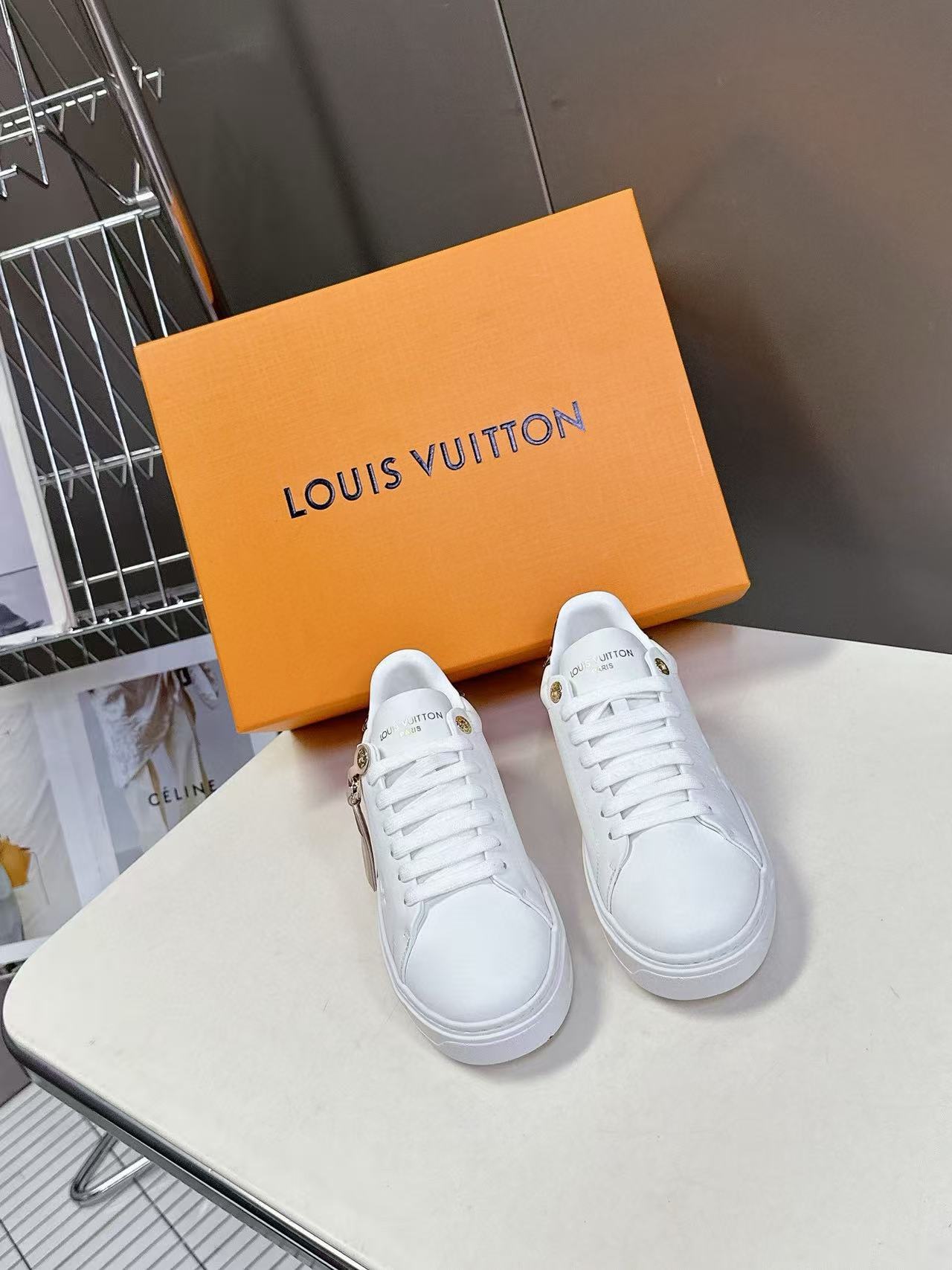LVの高品質シンプルな白い靴【50％割引+送料無料】