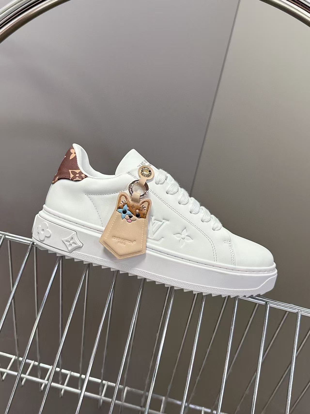 LVの高品質シンプルな白い靴【50％割引+送料無料】