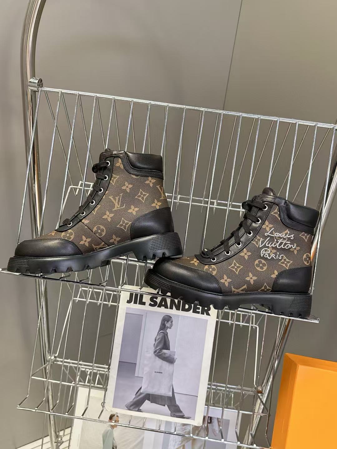 LVの高品質マーティンブーツ【50％割引+送料無料】