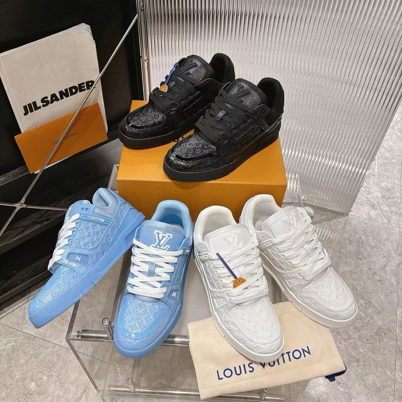 LVの高品質エンボス加工カジュアルシューズ【50％割引+送料無料】